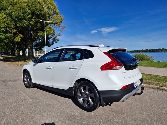 Volvo V40 Cross Country 3 of 9
