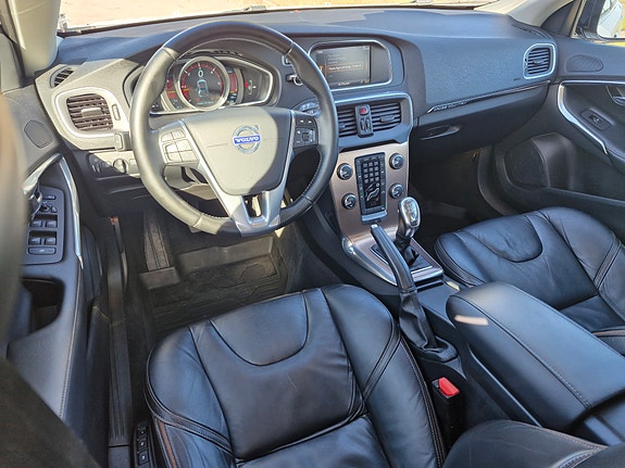 Volvo V40 Cross Country 4 of 9