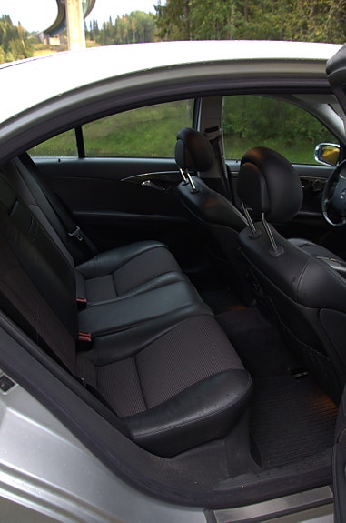 Mercedes-Benz E320 9 of 9