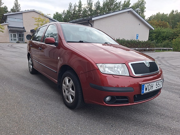 Skoda Fabia 2 of 13