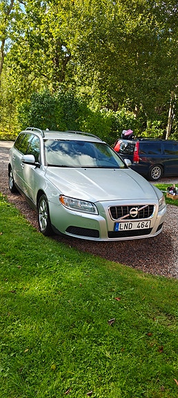Volvo V70 2 of 25