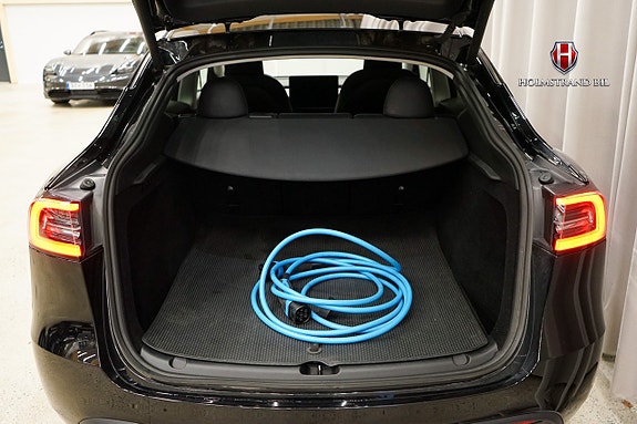 Tesla Model Y 21 of 22