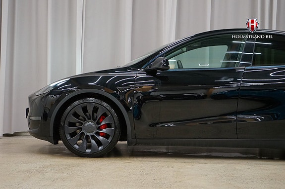 Tesla Model Y 7 of 22