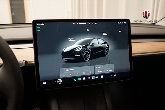 Tesla Model Y 17 of 22