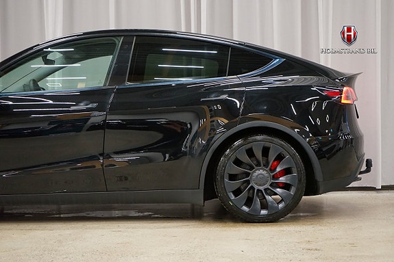 Tesla Model Y 8 of 22