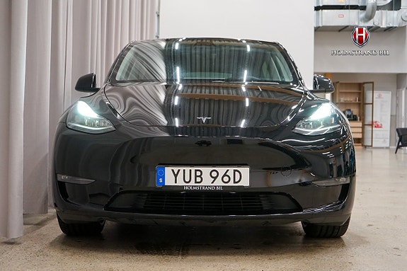 Tesla Model Y 6 of 22