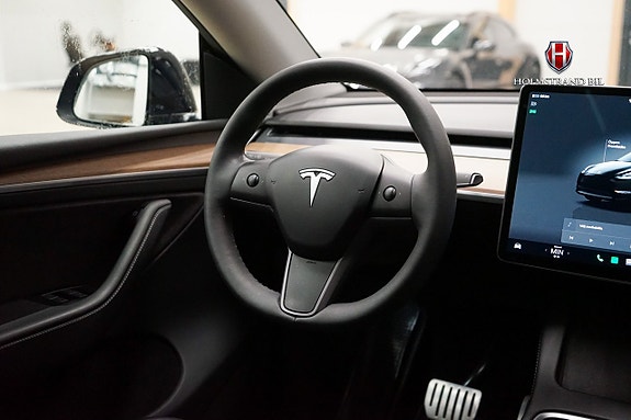 Tesla Model Y 15 of 22
