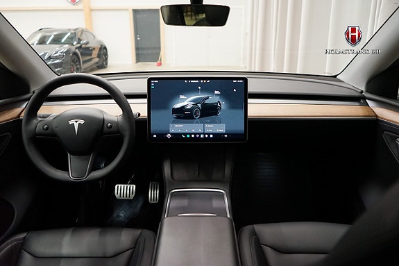 Tesla Model Y 14 of 22