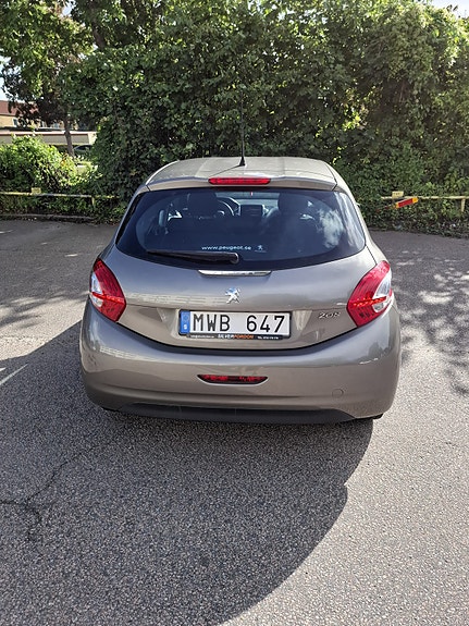 Peugeot 208 3 of 4