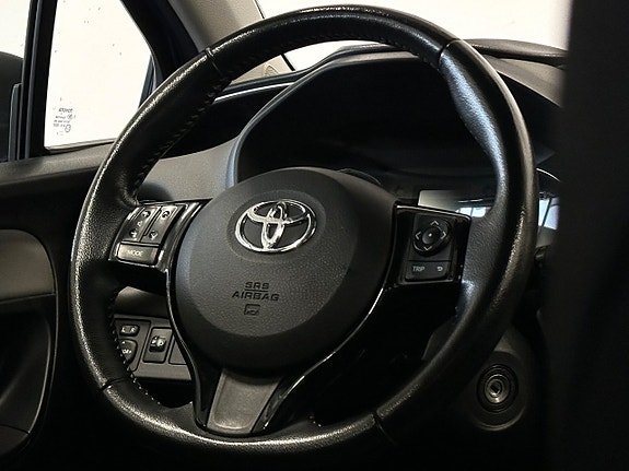 Toyota Yaris 10 of 15
