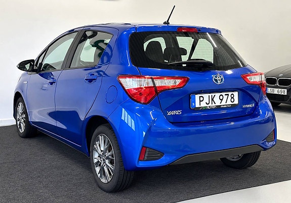 Toyota Yaris 4 of 15