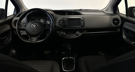 Toyota Yaris 11 of 15