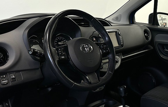 Toyota Yaris 7 of 15