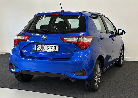 Toyota Yaris 5 of 15