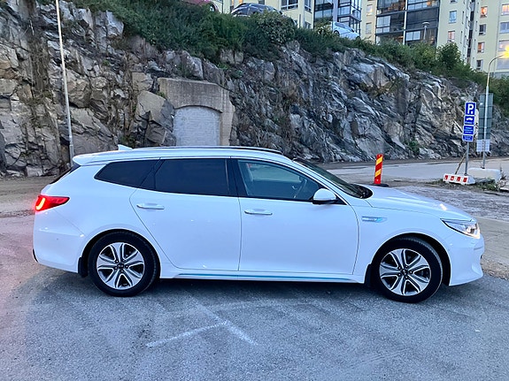 Kia Optima 2 of 7