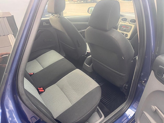 Ford Focus 12 of 14