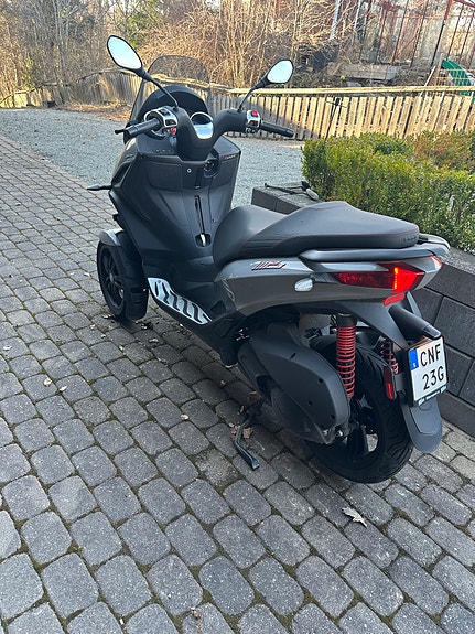 Piaggio MP3 300 HPE 2 of 5