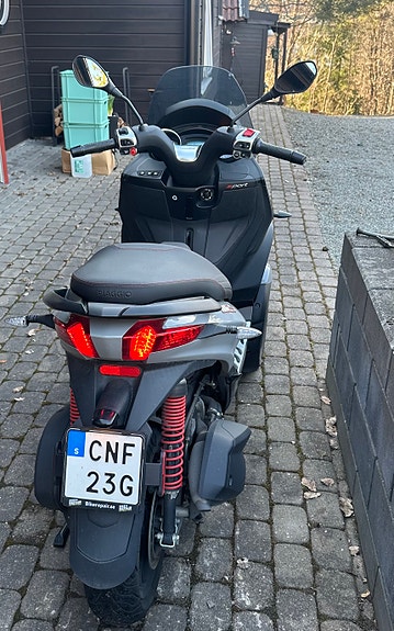 Piaggio MP3 300 HPE 3 of 5