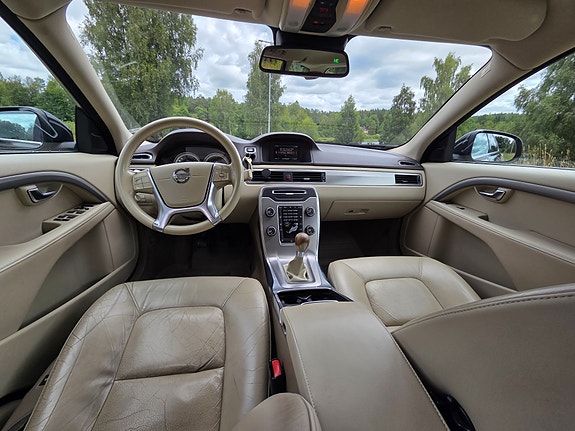 Volvo V70 2 of 2