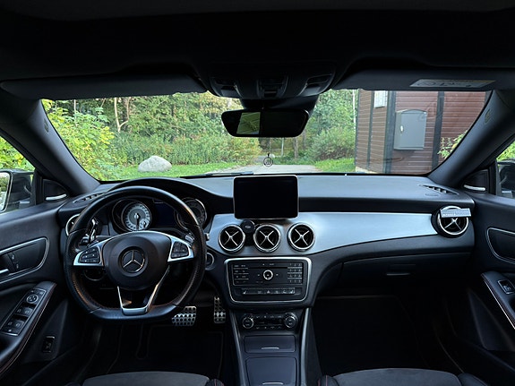 Mercedes-Benz CLA200 9 of 14