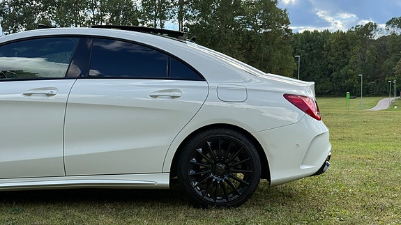 Mercedes-Benz CLA200 5 of 14