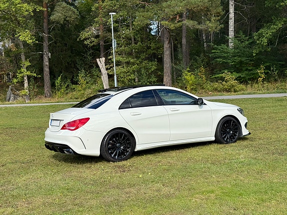 Mercedes-Benz CLA200 2 of 14