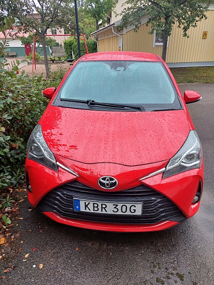 Toyota Yaris 3 of 4