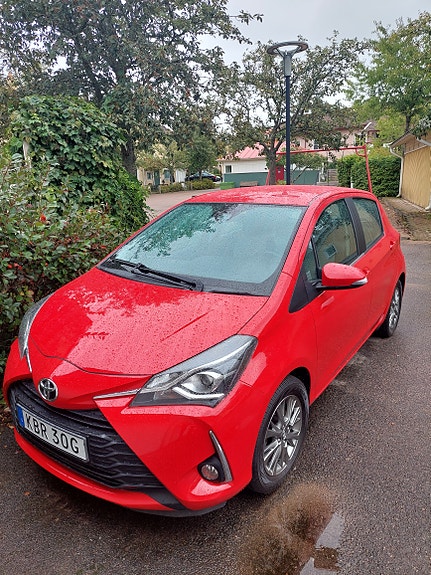 Toyota Yaris 2 of 4