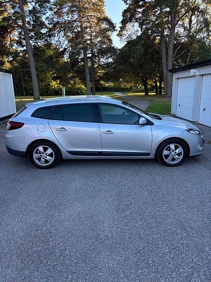 Renault Megane III 2 of 4
