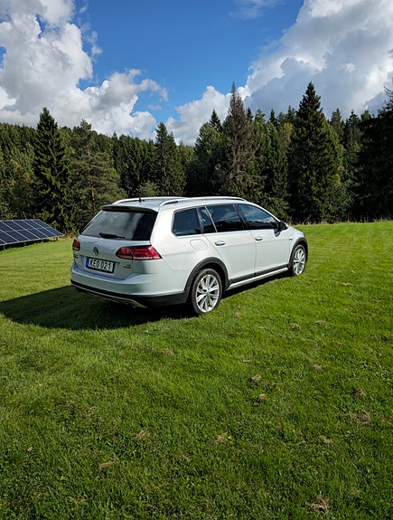 Volkswagen Golf Alltrack 3 of 7