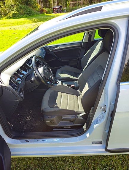 Volkswagen Golf Alltrack 5 of 7