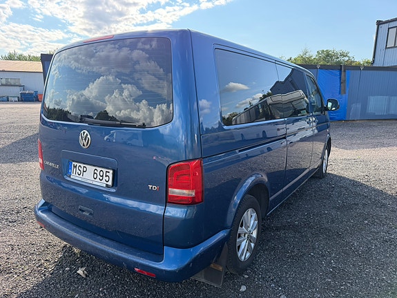 Volkswagen Caravelle 4 of 7