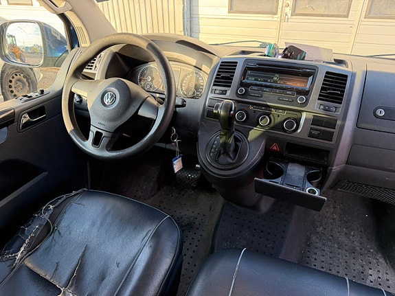 Volkswagen Caravelle 5 of 7