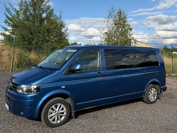 Volkswagen Caravelle 2 of 7