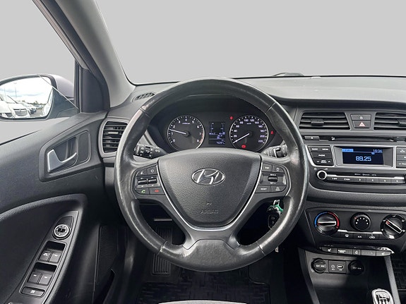 Hyundai i20 7 of 9