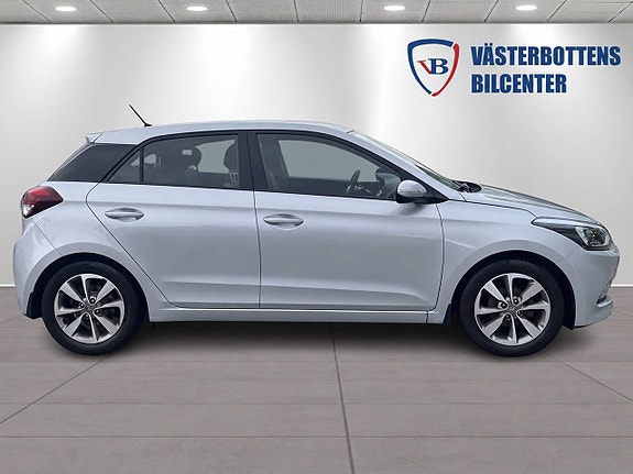 Hyundai i20 2 of 9