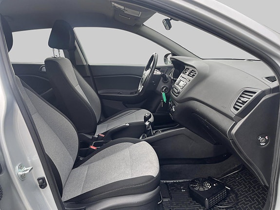 Hyundai i20 4 of 9