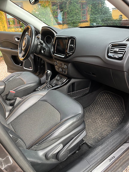 Jeep Compass 9 of 10