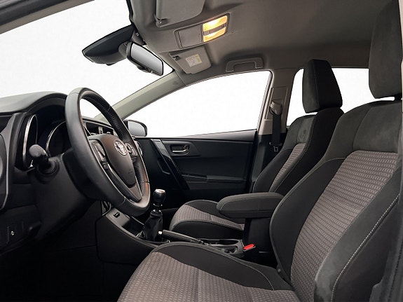 Toyota Auris 10 of 27