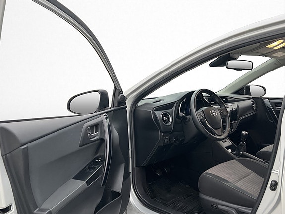 Toyota Auris 9 of 27