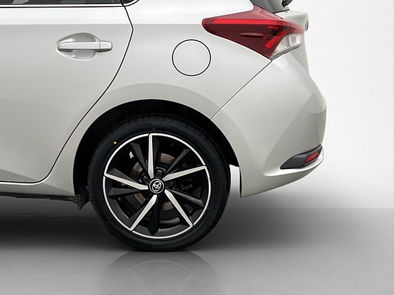 Toyota Auris 25 of 27