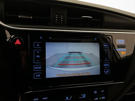 Toyota Auris 16 of 27