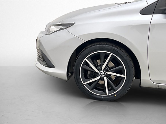 Toyota Auris 24 of 27