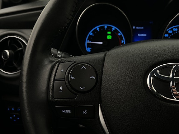 Toyota Auris 12 of 27