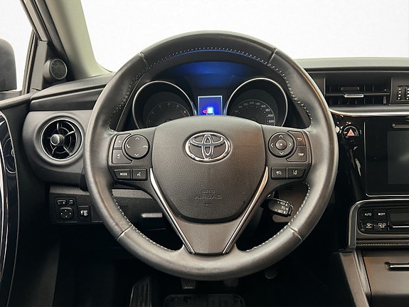 Toyota Auris 11 of 27
