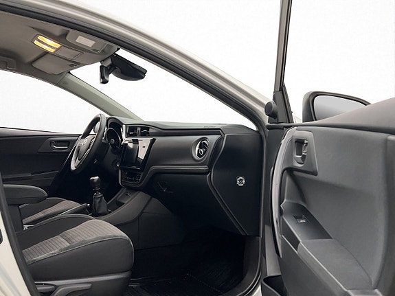 Toyota Auris 21 of 27