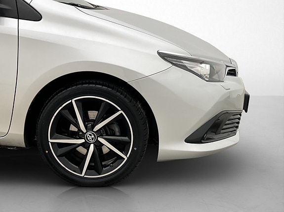 Toyota Auris 27 of 27