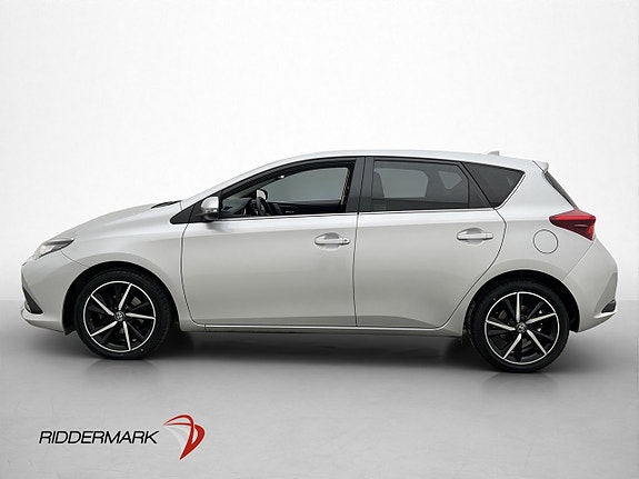 Toyota Auris 4 of 27