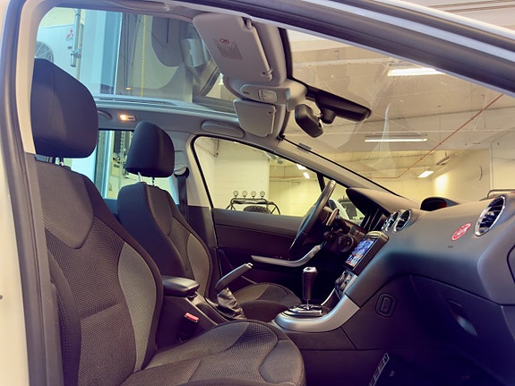 Peugeot 308 SW 17 of 19