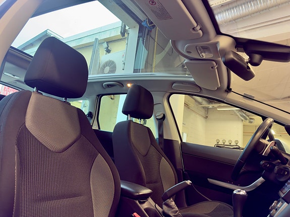 Peugeot 308 SW 16 of 19